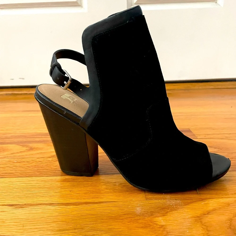 Heels - Picture 1 of 5